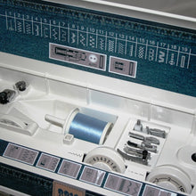Cargar imagen en el visor de la galería, Elna Explore 3210J - Máquina de coser