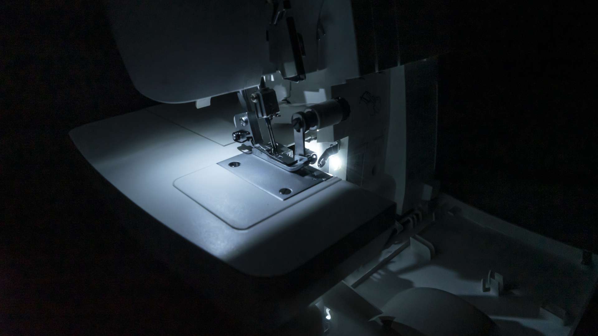 Máquina Remalladora SINGER S0105L - Maquinas de coser Ladys